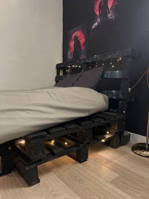 Pallet Bed With Lights Small Studio Cluj-Napoca Esterno foto